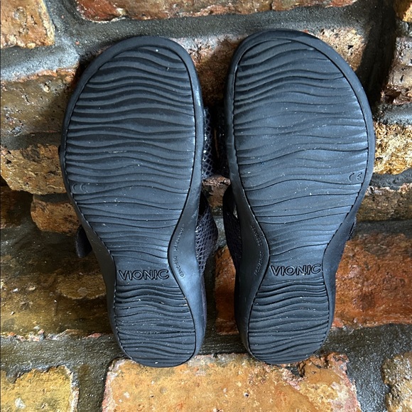 Vionic sandals. - Picture 5 of 5